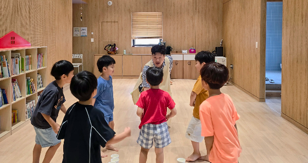 함께 뛰놀며 자라는 다음 세대